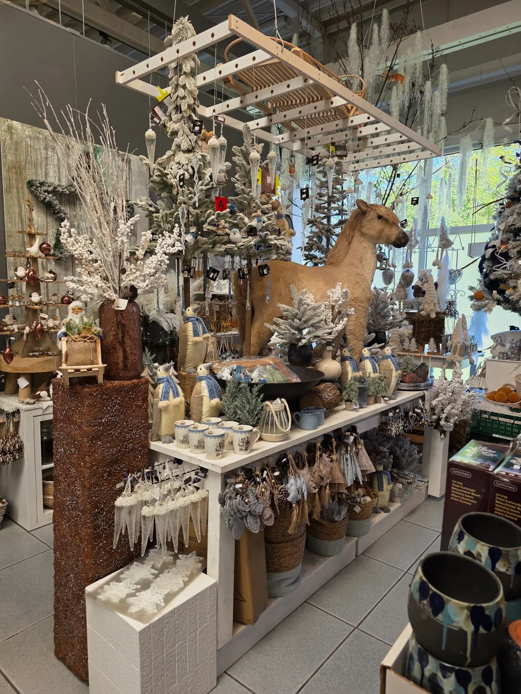 Blick in die festlich gestaltete Wunderland-Ausstellung